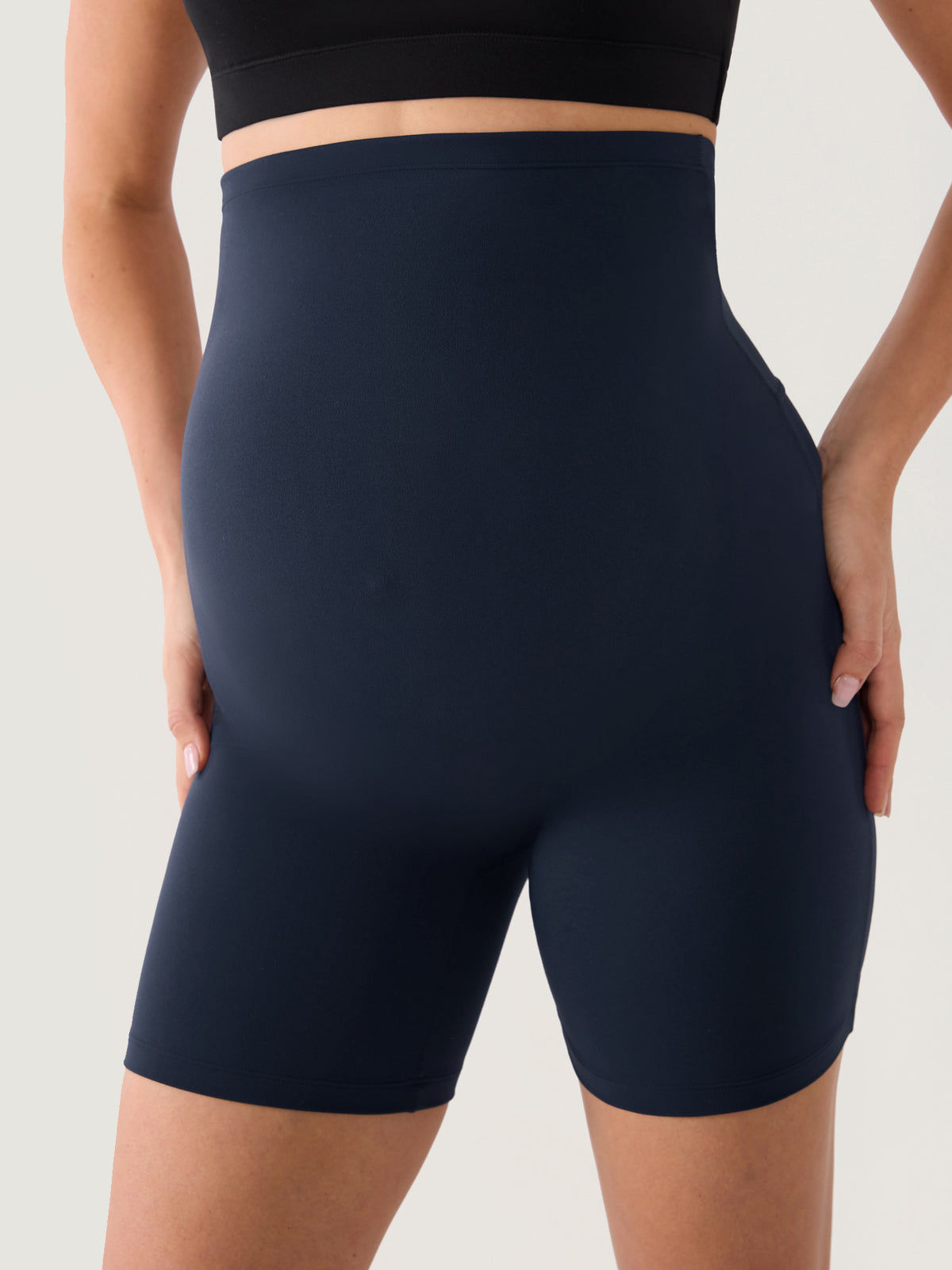 Natrelax® Seamless-Front Maternity Shorts 6"